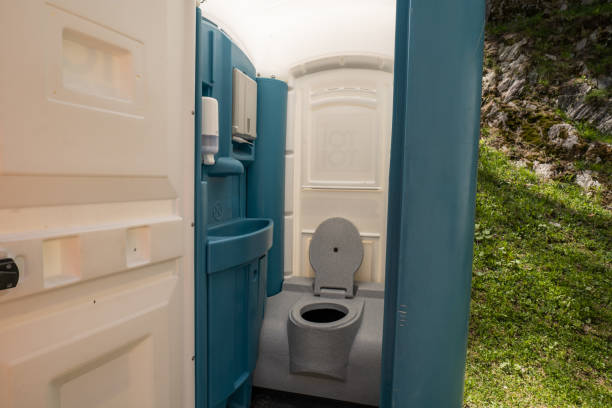 Best Construction site porta potty rental  in Alton, IA